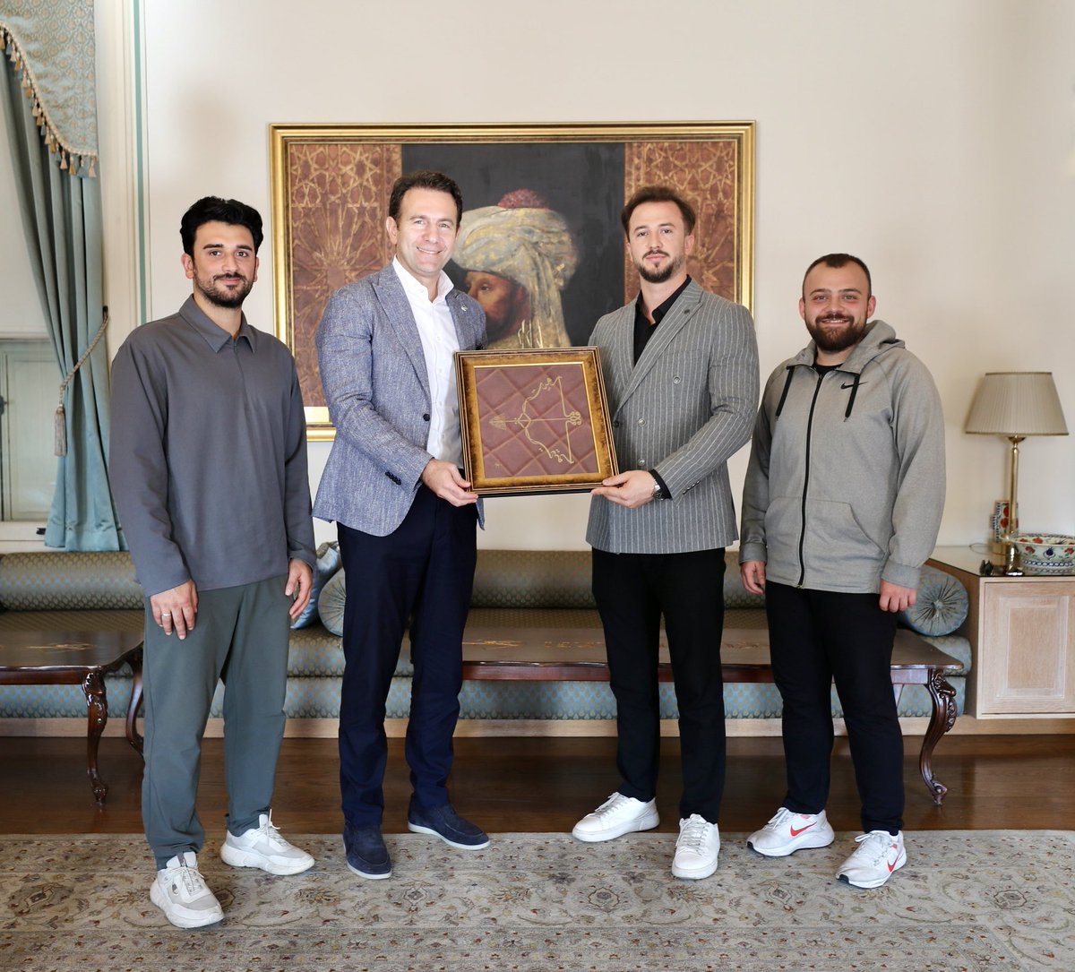 Okçular Vakfı Başkanı Sayın Hüseyin Topbaş’a Ziyaret

Görüşmede, İstanbul Sabahattin Zaim Üniversitesi ile Okçular Vakfı arasında yürütülebilecek ortak projeler ve iş birliği fırsatları üzerine değerlendirmelerde bulunuldu.

Misafirperverlikleri için teşekkür ederiz.