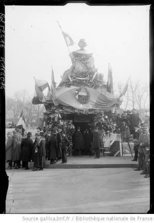 PJakubowicz's tweet image. Le 11 novembre nous commémorons nos soldats tombés sur le champ de bataille, nous célébrons l’armistice et le retour de #Strasbourg et de l’#Alsace-#Moselle à la France. 

Un temps d’union et de #mémoire pour que vive notre #République et que vive la #France ! 🇫🇷