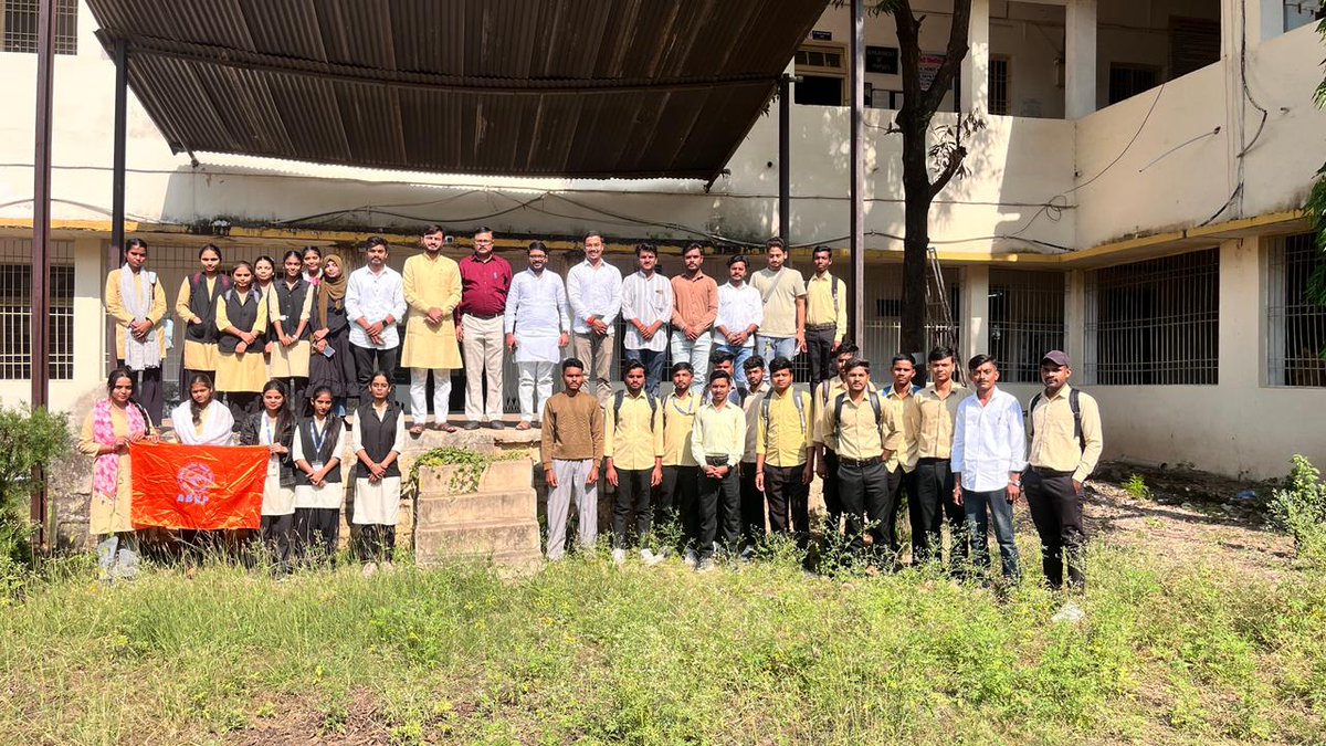<a href="/AbvpKatni/">Abvp katni Mahakoushal</a> द्वारा प्रधानमंत्री कॉलेज ऑफ़ एक्सीलेंस तिलक स्नातकोत्तर महाविद्यालय की सामान्य बैठक संपन्न हुई जिसमें महाविद्यालय के विभिन्न विषय अथवा आगामी योजनाओं पर विस्तृत चर्चा हुई जिसमें मुख्य रूप से प्रांत संगठन मंत्री मनोज यादव जी उपस्थित रहे! <a href="/ABVPMK/">ABVP Mahakoshal M.P.</a> <a href="/ChetasSukhadia/">Chetas Sukhadia</a>