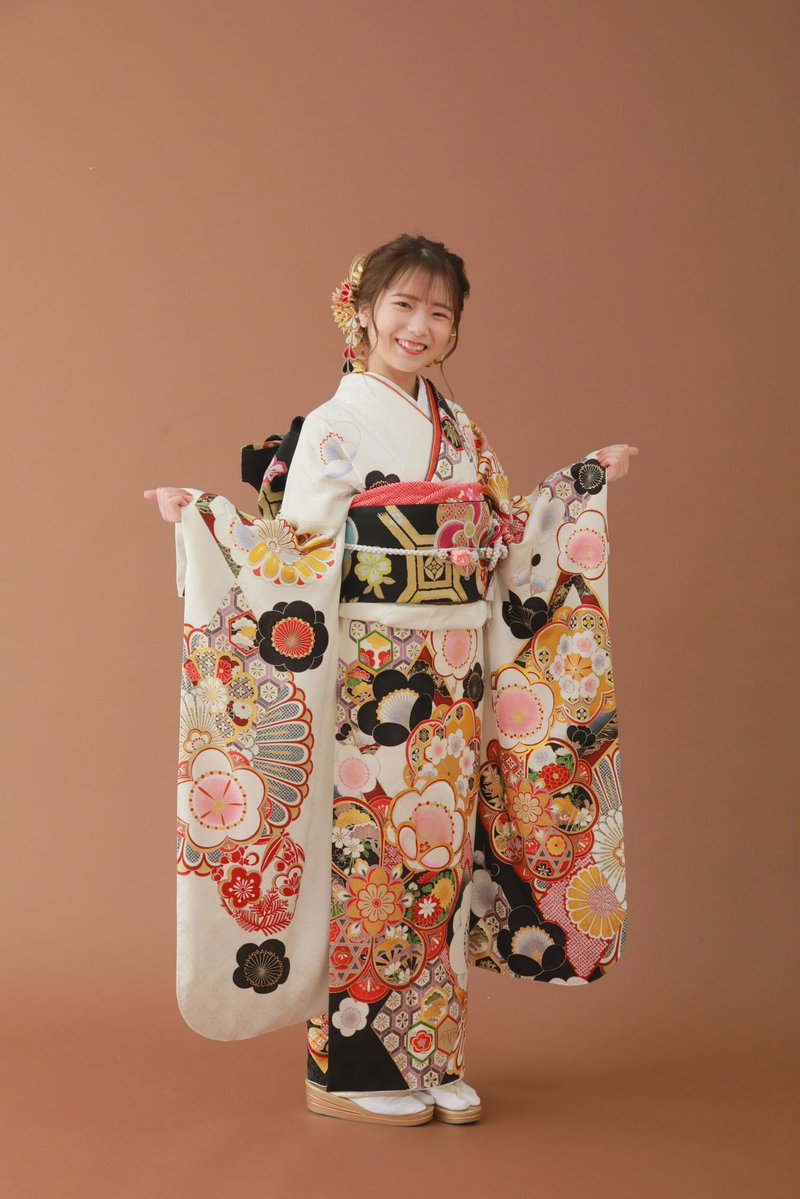 初々しい激レア成人式のお写真を…😳

✨告知✨
11/22（土）京都 宇治着物企画
追加でエントリーさせていただきました🙇🏻‍♀️
お着物が大好きな私…
こちらからご予約飛べるようにしてます！
是非お待ちしておりますっ！👘
manacolle.jp/archives/22875