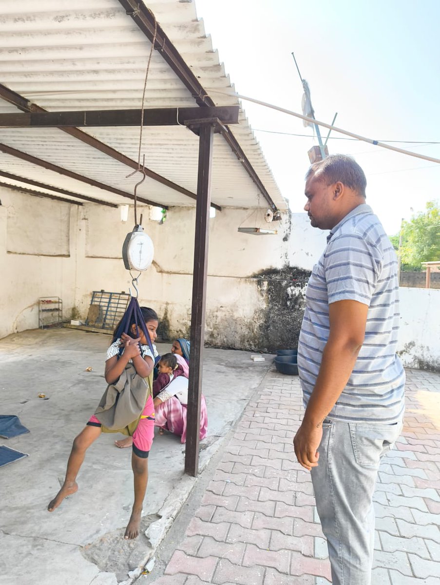 આજ રોજ ઘટક - સમી ની આંગણવાડી કઠીવાડાની મુલાકાત દરમિયાન SAM/MAM/SUW/MUW બાળકોનું વજન ઊંચાઈ/લંબાઈ કરેલ. તેમજ વાલી દ્વારા THR નો ઉપયોગ કરી બનાવેલ વાનગી બાળક ને ખવડાવે છે કે નહી તે વિશે ચર્ચા કરેલ. તેમજ THR નો ઉપયોગ કરવા જણાવેલ.<a href="/icdspatan/">ICDS PO PATAN</a>