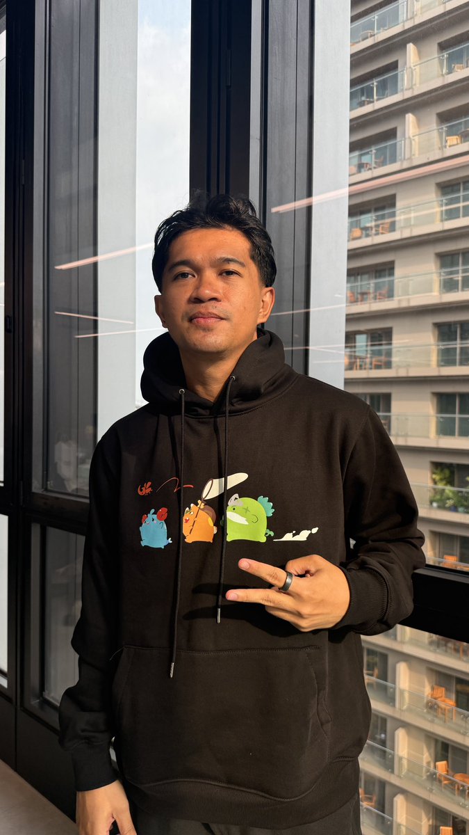 pos2only's tweet photo. Bringing @AxieInfinity and @Ronin_Network merch to 🇦🇷Argentina.

Who wants merch? 👇 https://t.co/9T1ykFQ2b2