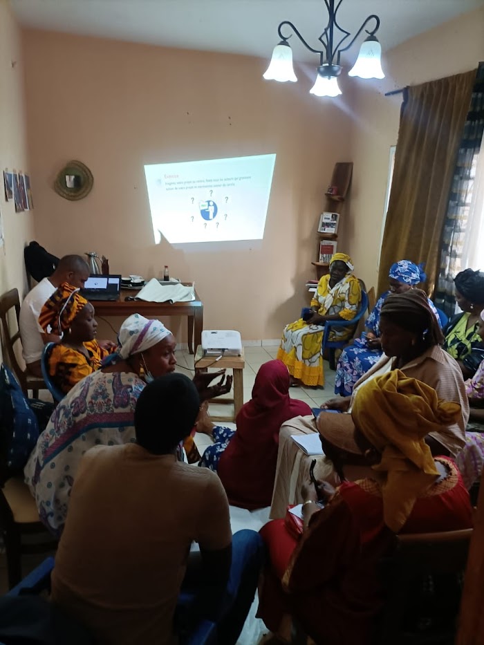 cap sur nos formations en milieu peri urbaine , a Bambilor avec #sunulab , notre mission reste de partager les opportunités dans cette zone riche par essence 
(5) SUNU LAB | Facebook