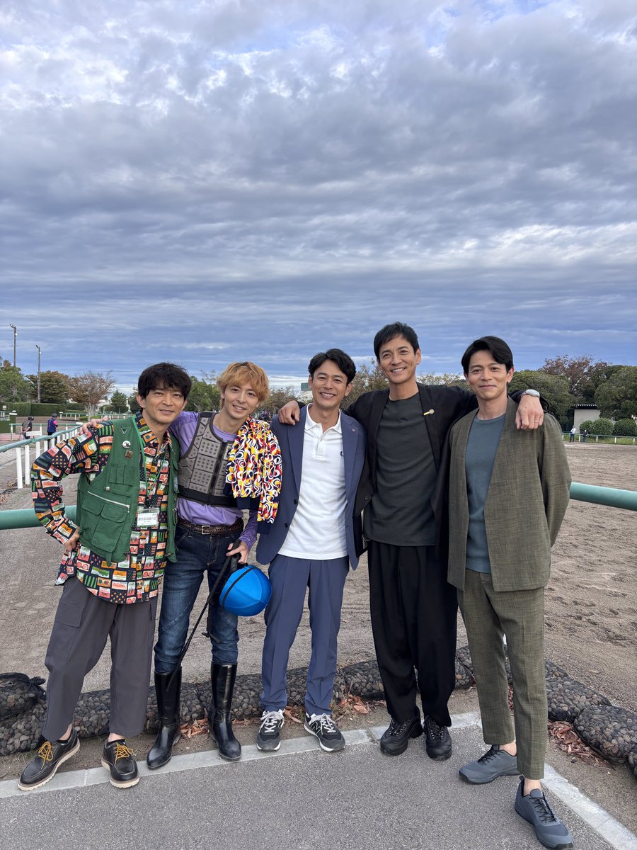 royalfamily_tbs's tweet photo. なんだかレアな組み合わせ！？

#ロイヤルファミリー
#妻夫木聡 #高杉真宙 #津田健次郎
#吉沢悠 #沢村一樹

🔗𝐓𝐯𝐞𝐫
https://t.co/EIOJuSQZSU

🔗𝐔-𝐍𝐄𝐗𝐓
https://t.co/DhxaqujyW1

🐎第𝟔話𝟏𝟏月𝟏𝟔日放送🌿
日曜劇場『ザ・ロイヤルファミリー』 https://t.co/CYMe9mJm50