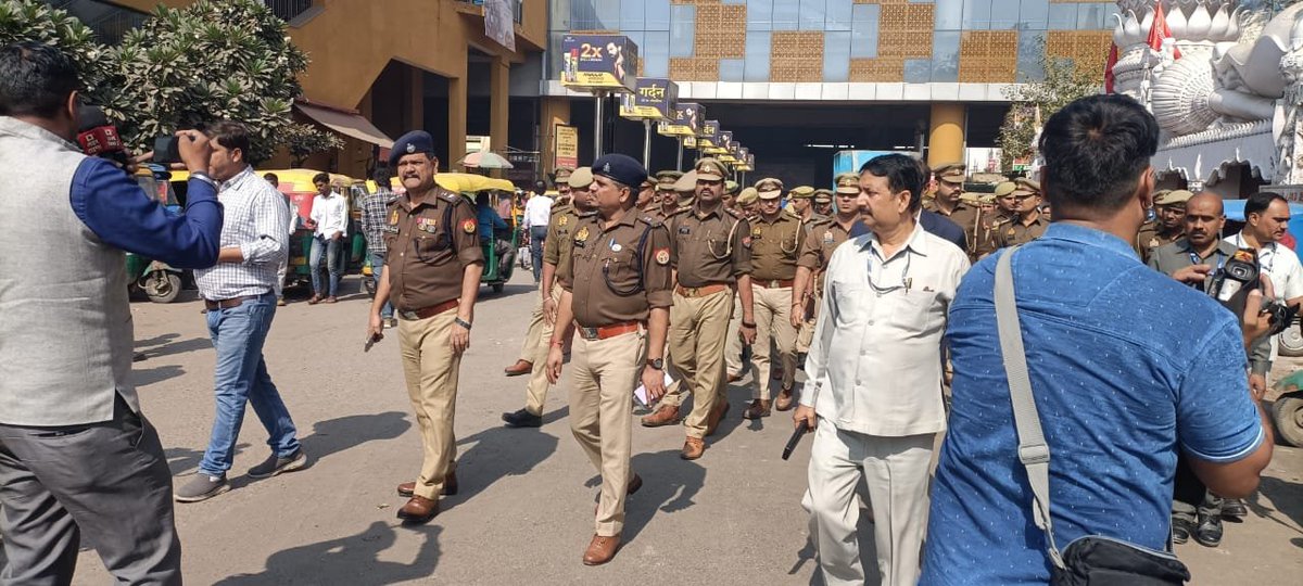 inanewstv's tweet image. #लखनऊ : रेड अलर्ट के तहत लखनऊ पुलिस का अभियान  

डीसीपी पश्चिमी के नेतृत्व में चला चेकिंग अभियान 

एडीसीपी, एसीपी, डॉग स्क्वॉड, बॉम स्क्वॉड ने की जांच

#Lucknow #lucknowchapter #Lucknownews #Lucknowsamachar