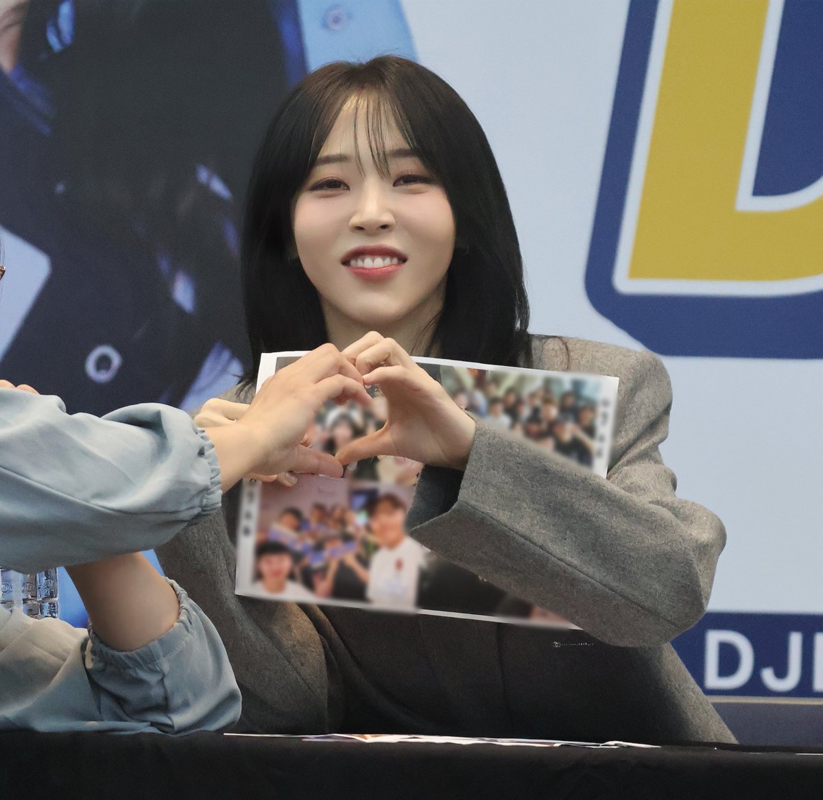 moo_moo_0619_cf's tweet image. 251109☀️🌙DJB 簽名會 Taipei
🫶🥰🤏🏻
#Mamamoo #마마무 
#MamamooPlus 
#Solar #솔라
#Moonbyul #문별