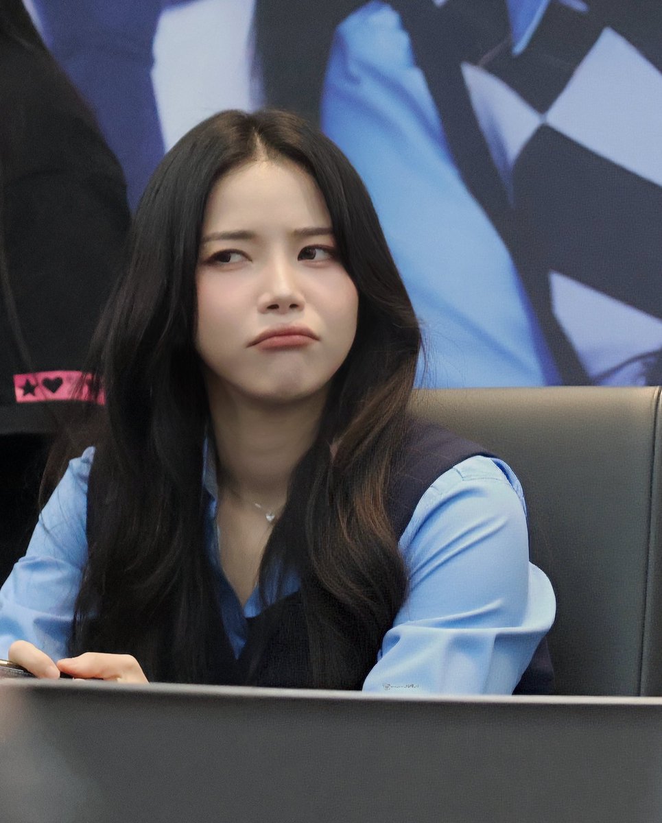 moo_moo_0619_cf's tweet image. 251109☀️🌙DJB 簽名會 Taipei
🫶🥰🤏🏻
#Mamamoo #마마무 
#MamamooPlus 
#Solar #솔라
#Moonbyul #문별