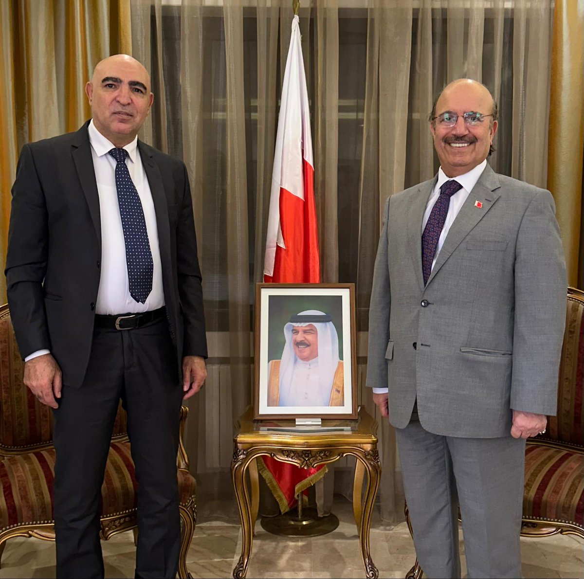 استقبل سعادة السفير وحيد مبارك سيّار، عميد السلك الدبلوماسي العربي بدمشق سفير مملكة البحرين لدى الجمهورية العربية السورية، في مبنى السفارة، السيد طارق تلاحمة، مدير مكتب مبعوث الأمم المتحدة الخاص في دمشق. وتم خلال اللقاء بحث عدد من المواضيع ذات الاهتمام المشترك.