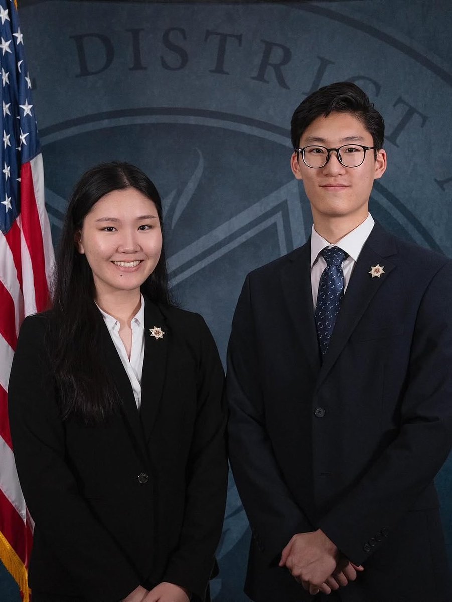 Монголоос АНУ-д цагаачилсан Бөхмөрөнгийн Даринчулуун, Идэрчулуун нар /АНУ-д төрсөн/ Калифорниа муж улсын хууль тогтоох хурлын доод танхим болох Ассэмблэйд Бүгд Найрамдах Намаас сонгогдсон бн.

Хамгийн залуудаа сонгогдсон Ассэмблэйн гишүүдэд ерөнхийлөгч Трамп баяр хүргэжээ.

РТ.