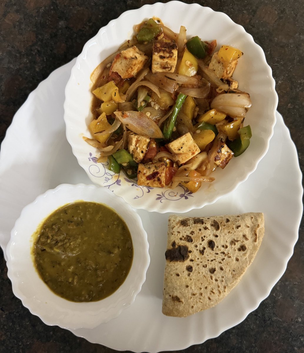 People treat eating healthy like it's rocket science. It's really not.

Pan-grilled low-fat paneer in a peppery gravy, some dal, and a chapati.

That's over 35g of protein, plus loads of micros and fibre on this plate.

I'm ngl, I'm super busy with my routine. I don't have the