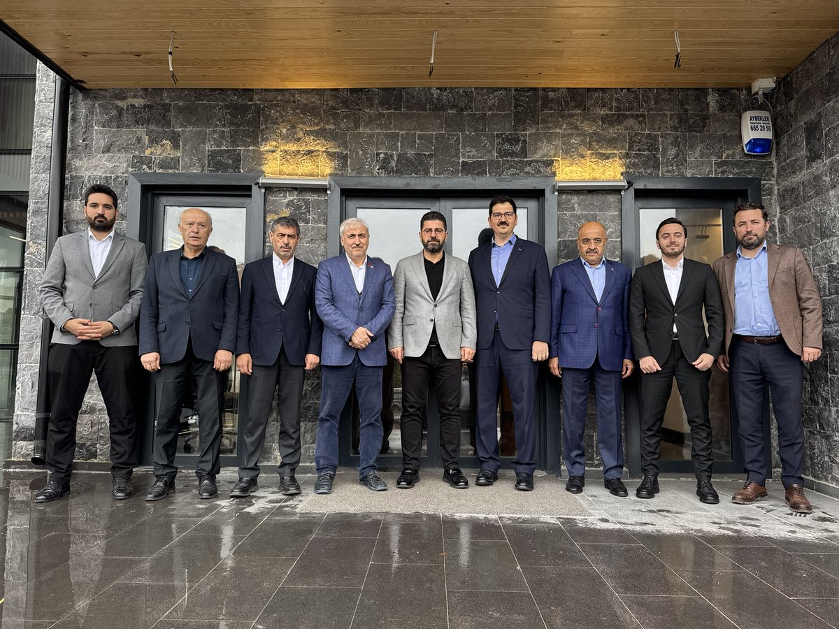 📌 Hayrat Vakfı Eyüpsultan Şubesi’ni Ziyaret Ettik. 

Bugün gönül dostlarımızla Hayrat Vakfı Eyüpsultan Şubesi’nde bir araya geldik.
Vakıf temsilcisi Mücahit Çiçeksoy ve kıymetli vakıf gönüllerimize samimi misafirperverlikleri, içten sohbetleri ve Eyüpsultan’a kattıkları güzel