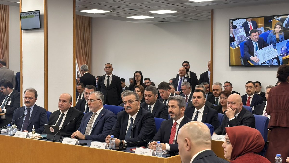 TBMM Plan ve Bütçe Komisyonu'nda bugün Çalışma ve Sosyal Güvenlik Bakanlığı'nın bütçe görüşmelerindeyiz.

CHP grubu olarak; kademeli emeklilik bekleyenlerin, kamu mühendislerinin, taşeronda kalanların, staj ve çıraklık sigortası mağdurlarının, asgari ücretlinin sorularını Sayın