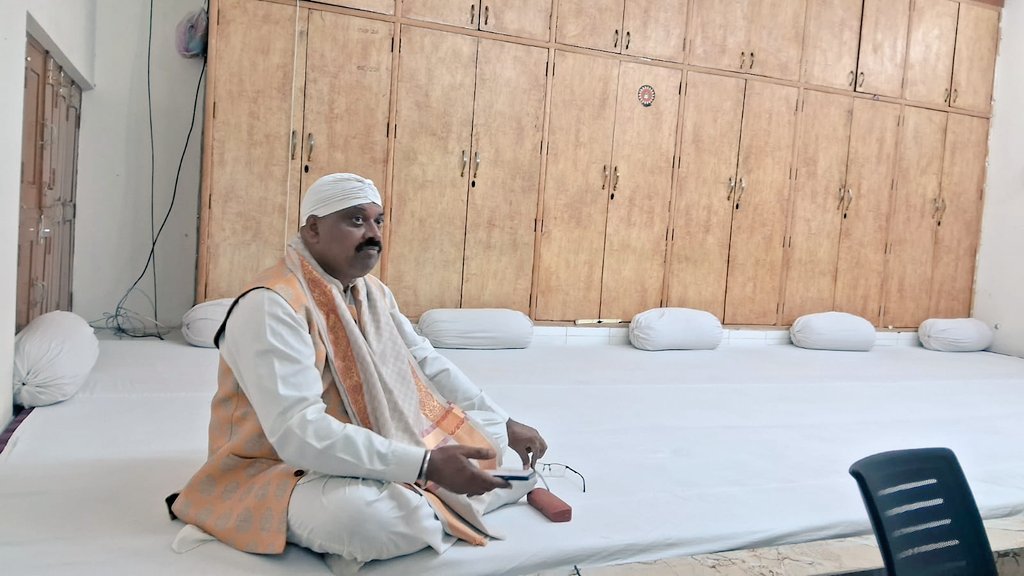 DrVijayTiwariJi's tweet photo. @rashtrapatibhvn @ANI @VPIndia @CPR_VP @EUCouncil @EU_Commission @EUCouncilPress @coe @DigitalEU @RenewEurope @EUeic @EU_CoR @RajBhavanHry @cmohry #AgrohaDham 
@rashtrapatibhvn
@RajBhavanHry @cmohry 

Capital of #MaharajaAgrasen who sent his 18 sons to 18 #GotrakarRishis for Education and Knowledge 
#Garg_GargRishi #Goyal_GomilRishi #Goyan_GautamRishi #Bansal_VatsalyaRishi #Kansal_KaushikRishi #Singhal_ShandilyaRishi 
@ANI https://t.co/pLqR8TGOV4
