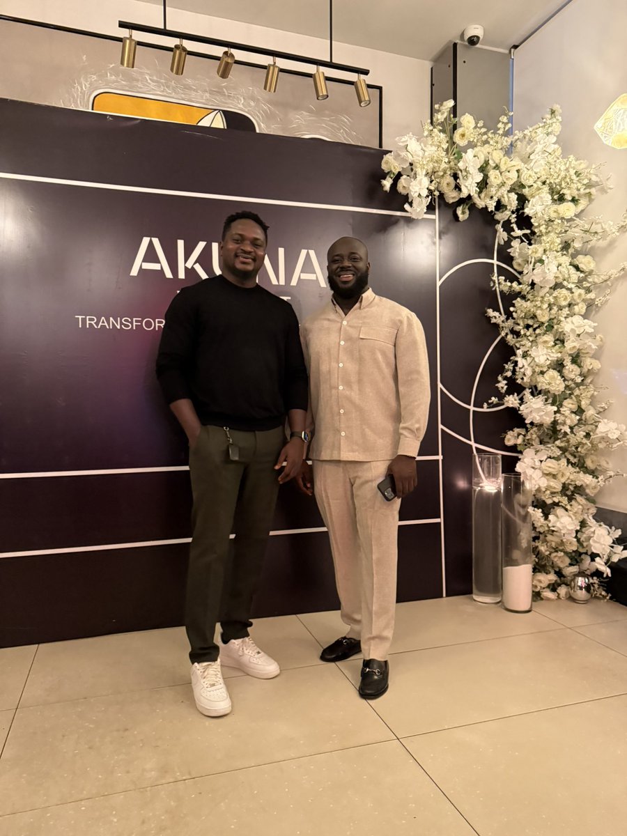 oniicode's tweet image. Few nights ago @akunawallet 🎉 got invited by Drake: @_yogr himself.

Got to witness the amazing work by the boss @KjOwusu and team.

And yes, met the amazing @DenelleDixon 😊 (sat next to her and made a promise to build on the stellar network 🤣)