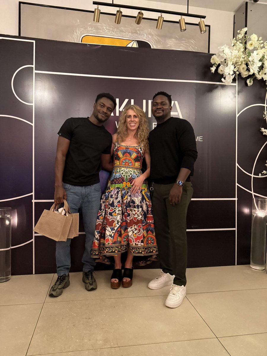 oniicode's tweet image. Few nights ago @akunawallet 🎉 got invited by Drake: @_yogr himself.

Got to witness the amazing work by the boss @KjOwusu and team.

And yes, met the amazing @DenelleDixon 😊 (sat next to her and made a promise to build on the stellar network 🤣)