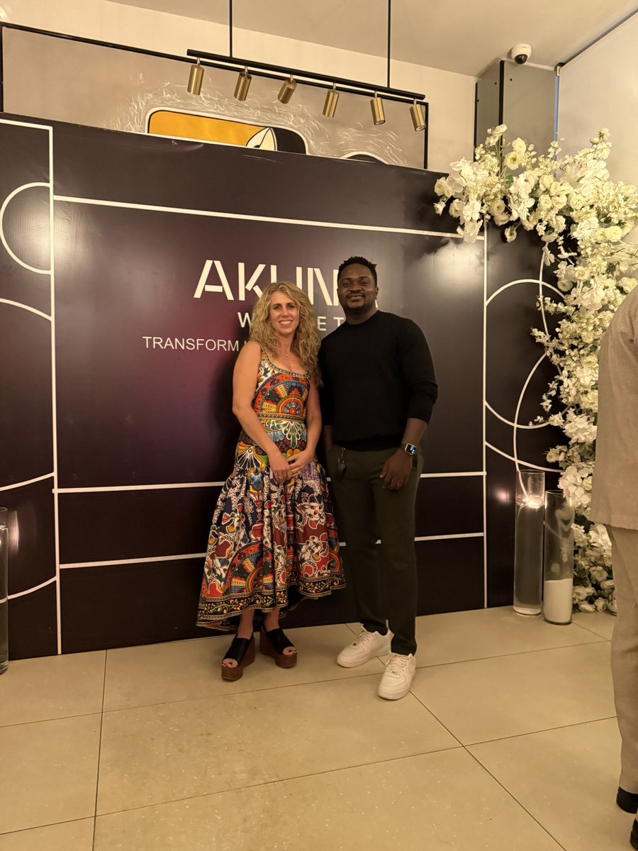 oniicode's tweet image. Few nights ago @akunawallet 🎉 got invited by Drake: @_yogr himself.

Got to witness the amazing work by the boss @KjOwusu and team.

And yes, met the amazing @DenelleDixon 😊 (sat next to her and made a promise to build on the stellar network 🤣)