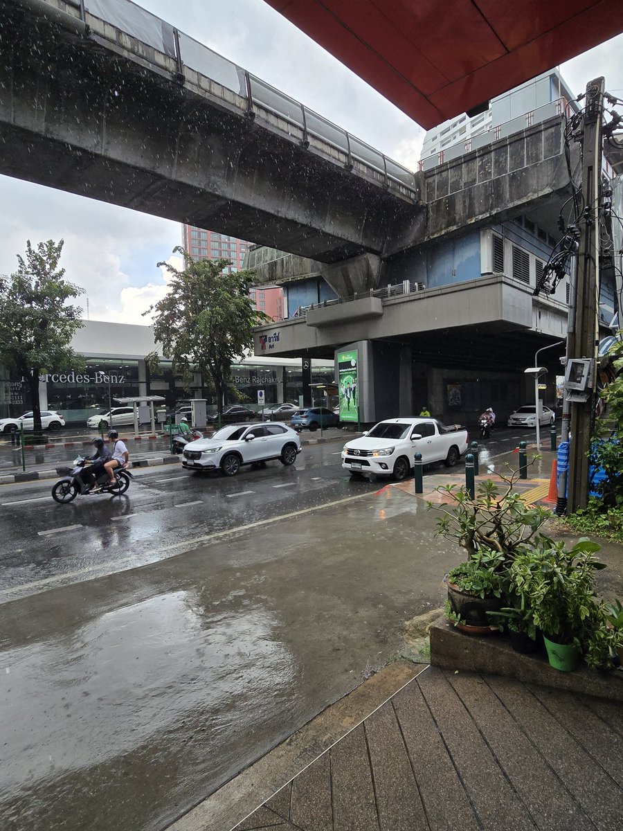 สามเจ็ดสูนสูน tweet media