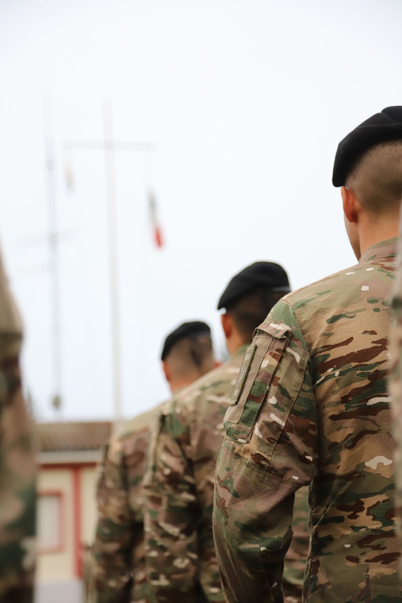 CENTACOfficiel's tweet photo. Aux morts.

Partout en #France, nous commémorons nos frères d'armes morts pour la nation.

Lorsque nous saluons ces couleurs, nous saluons le sacrifice de tous ces braves qui sont tombés pour que la France reste debout.

1/2 https://t.co/7suC1fsqxx