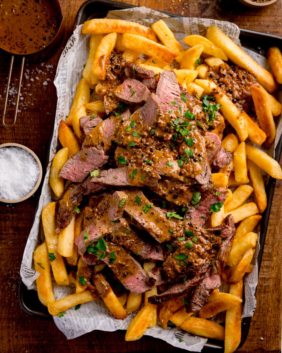 Steaky Chips with Peppercorn Sauce
Strips of steak piled on top of lovely fat chips and smothered in peppercorn sauce. A special treat family dinner that’s requested again and again.
#Foodie #ComfortFood #steak
kitchensanctuary.com/steaky-chips-w…