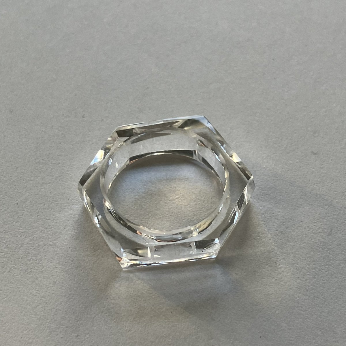 本日は細めの水晶リングを作りました。