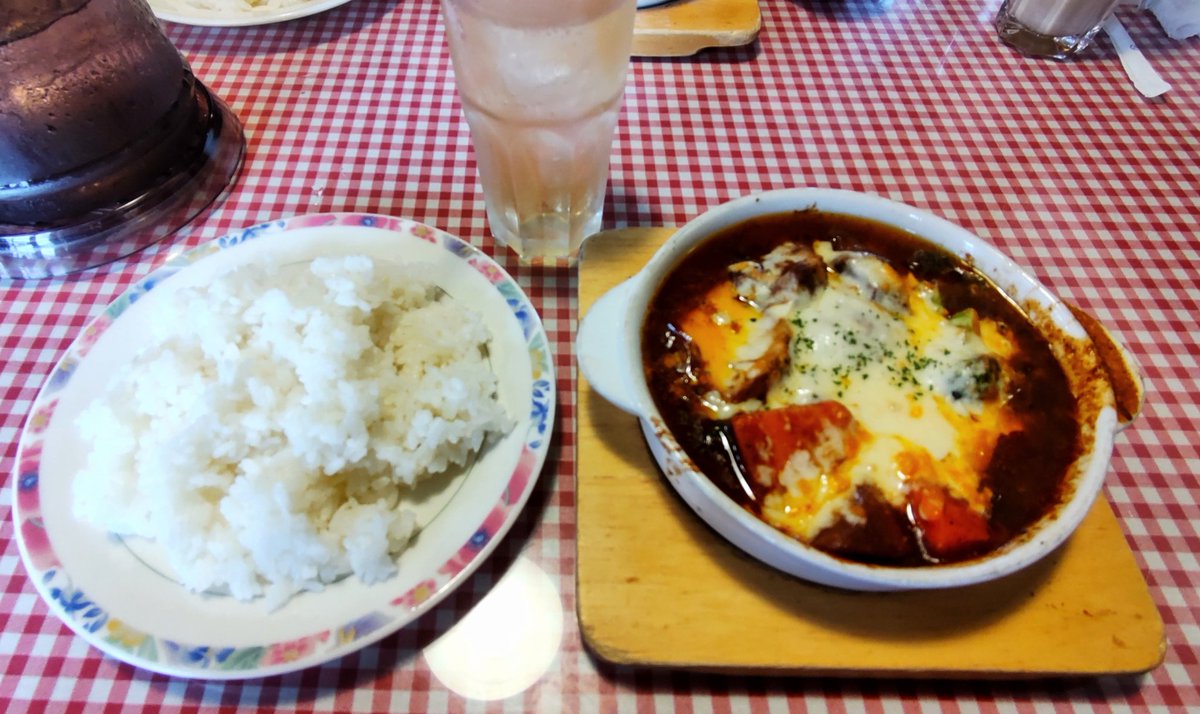 UR8173mi's tweet photo. 久々に 喫茶店でランチ ここは昔 仕事帰りに 食事や パフェを、食べに来てた所…今回は頼んでないけど アイスが美味しかったんだよね、今日はビーフシチューです😁
 
#外食 #昼食 #おうちごはん #おうちご飯 #お腹ペコリン部 https://t.co/jbHZvXYu6S