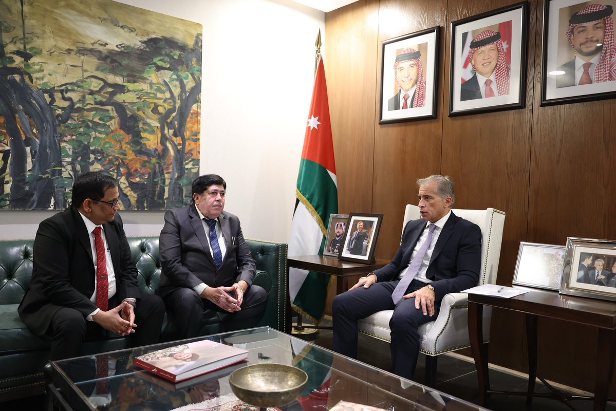 Dileep_Sanghani's tweet image. जॉर्डन के प्रधानमंत्री जाफर हसन जी के अम्मान स्थित निवास स्थान पर भेंट की ओर उर्वरक के डेवलपमेंट के बारे में विस्तृत चर्चा की।

जिफको के अध्यक्ष प्रो. मोहम्मद के. थनीबत, इफको के प्रबंध निदेशक के जे पटेल, उप प्रबंध निदेशक राकेश कपूर समेत गणमान्य महानुभाव उपस्थित रहे।…