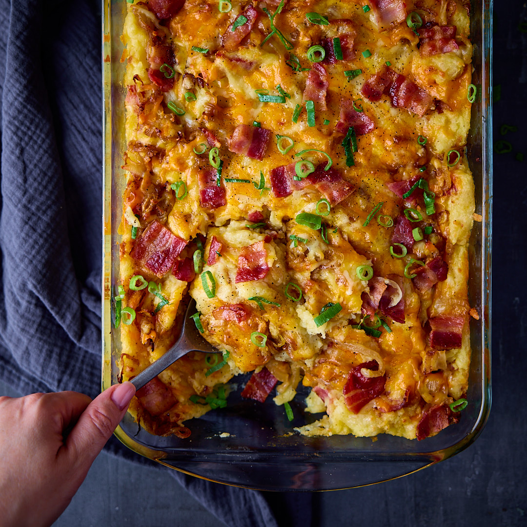 KitchenSanc2ary's tweet image. Creamy, buttery, cheesy, bacon-y mashed potato, topped with caramelized onions plus MORE golden, bubbling, melted cheese and crispy bacon bits. It really is mashed potato heaven.
#Foodie #Thanksgiving #side
kitchensanctuary.com/make-ahead-mas…