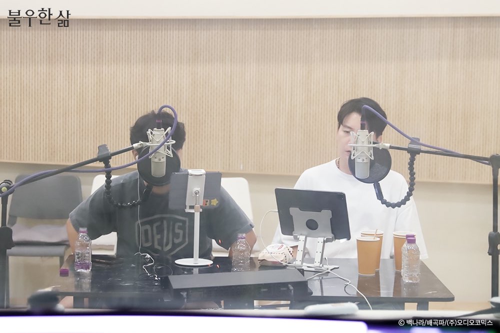 아 잠만 노식님 앞에 종이컵,,,,
저거 핫바인가😳