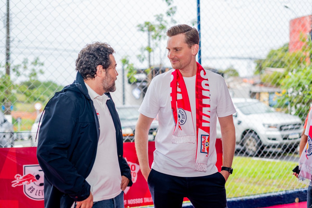 RBLeipzig's tweet photo. 🗣️ Johann #Plenge, Geschäftsführer #RBLeipzig:
„Wir wünschen uns von der Bundesliga auch ein dauerhaftes internationales Engagement, um unsere Liga zu repräsentieren und weltweit wachsen zu lassen. Hier möchten wir nachhaltig vorangehen.
Wir freuen uns, mit diesem Projekt einen weiteren kleinen Beitrag in diesem fußballbegeisterten Land geschaffen zu haben. Für die Kinder. Für den Fußball.“