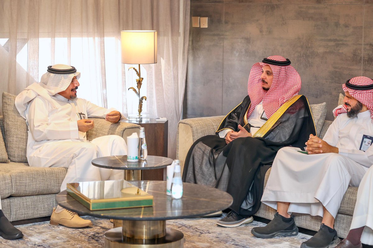 Amanat_Hail's tweet photo. 🤝 | لقاء

التقى سعادة أمين منطقة حائل م.سلطان بن حامد الزايدي في مكتبه اليوم سعادة الدكتور عبدالله بن سليمان البريكي مدير عام المركز الوطني لتنمية الغطاء النباتي ومكافحة التصحر بمنطقة حائل، جرى خلال اللقاء مناقشة المواضيع ذات العلاقة.

📸 | #حائل_الأجمل 
#أمانة_منطقة_حائل https://t.co/u6J45M7hNz