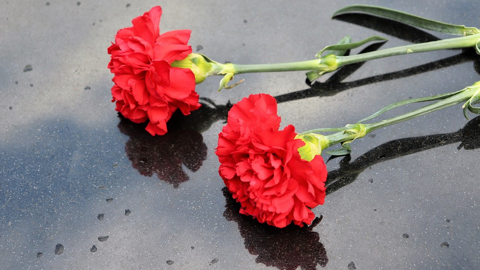 nexta_tv's tweet image. ⚰️ A Russian man died proving he was alive: an absurd story from Orsk

In Orsk, a man was mistakenly declared dead — and then actually died while trying to prove he was alive.

Last spring, his acquaintances misidentified him as a deceased stranger, and the local registry office…