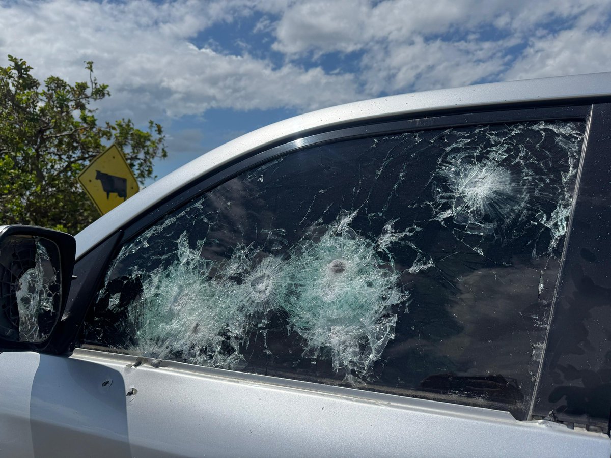 Atentado contra el gobernador de Arauca, Renson Martínez en la vía Fortul - Tame, el blindaje del vehículo les salvo la vida