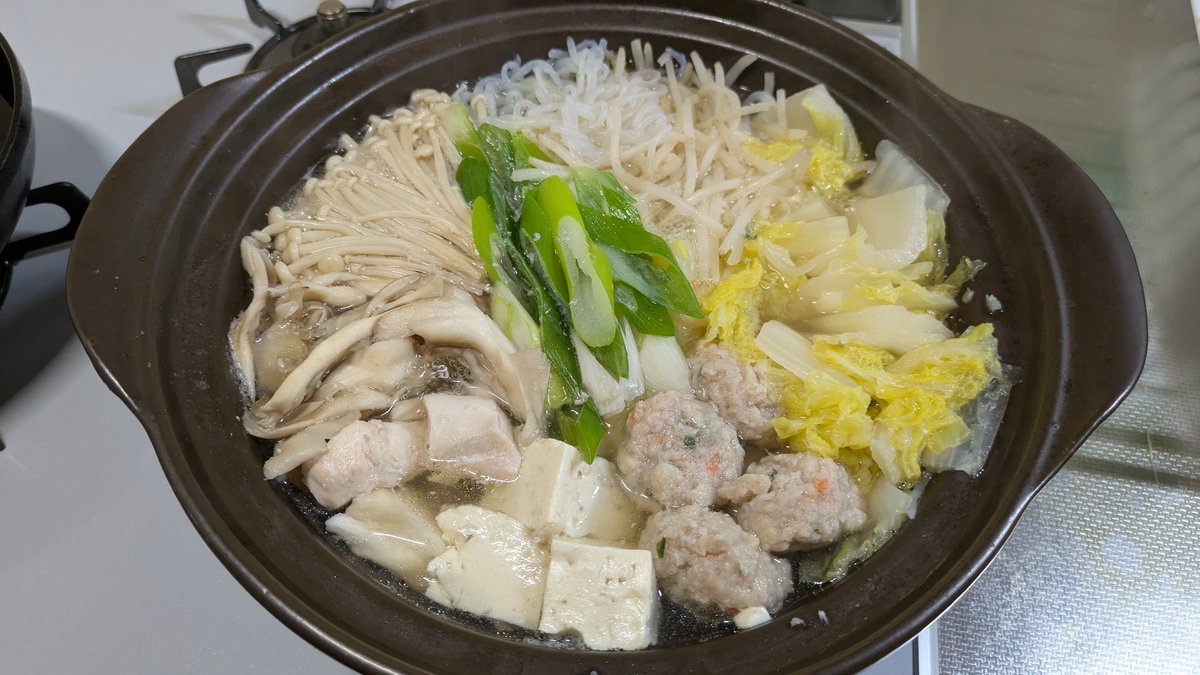 kaitomoko212's tweet image. こんばんは🤗
お疲れ様でした👐
鍋🍲が美味しい季節ですね～😋
#我が家の夕食
#塩ちゃんこ
