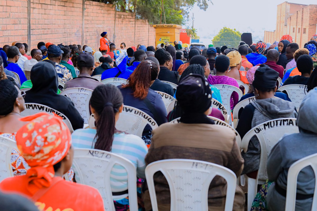 KicukiroDistr's tweet image. Uyu munsi hari Inteko z'abaturage aho tuza kuganira ku ngingo zirimo:
➡Isuku;
➡Kuzirikana ko tariki 27 Ugushyingo 2025 muri “Camp Kigali” hazabera Urubuga ruhuza abashaka akazi n’abagatanga #KigaliJobNet ;
➡Turaganira kandi ku kamaro ko gukemura amakimbirane hatisunzwe Inkiko.