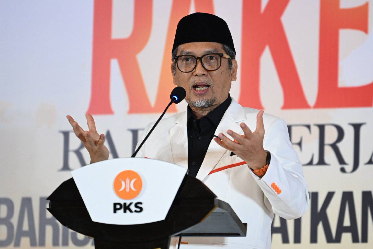 abudhoifan's tweet photo. Kokohkan barisan bukan berarti menutup diri,
tapi memperkuat fondasi agar pelayanan dan kolaborasi dengan semua elemen bangsa semakin luas.
#RakernasPKS2025 https://t.co/korNFannkn