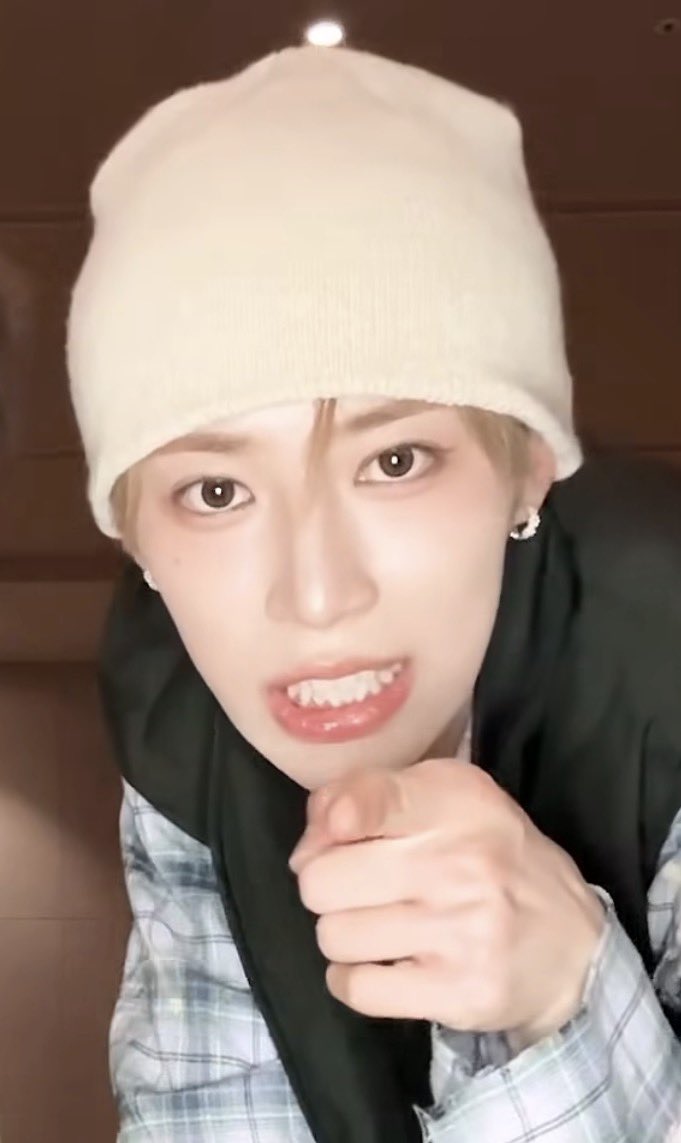 ebngtin09's tweet photo. 애교부리는 아르노♡ https://t.co/VUozEfl1Uz
