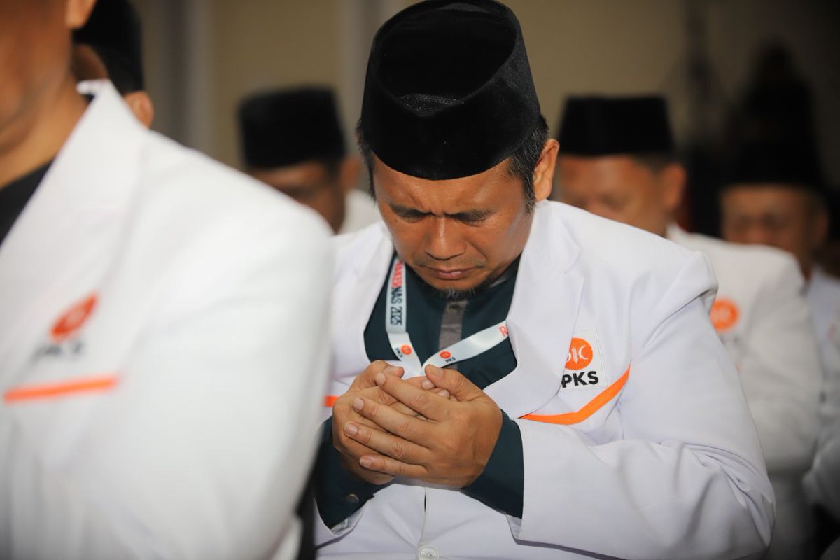 abudhoifan's tweet photo. Dari Rakernas lahir ide-ide strategis,
program unggulan, dan langkah nyata yang berpihak kepada rakyat kecil.
#RakernasPKS2025 https://t.co/ho0mC5nB7y