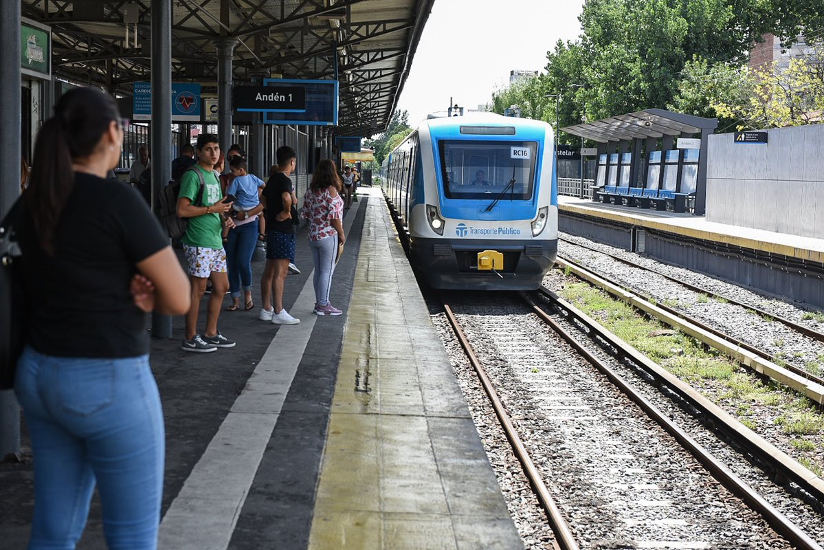 🚆 Buen martes! 

🚦 #EstadoDelServicio 

🟢 El #TrenSarmiento circula está mañana con su diagrama habitual 6.10 h