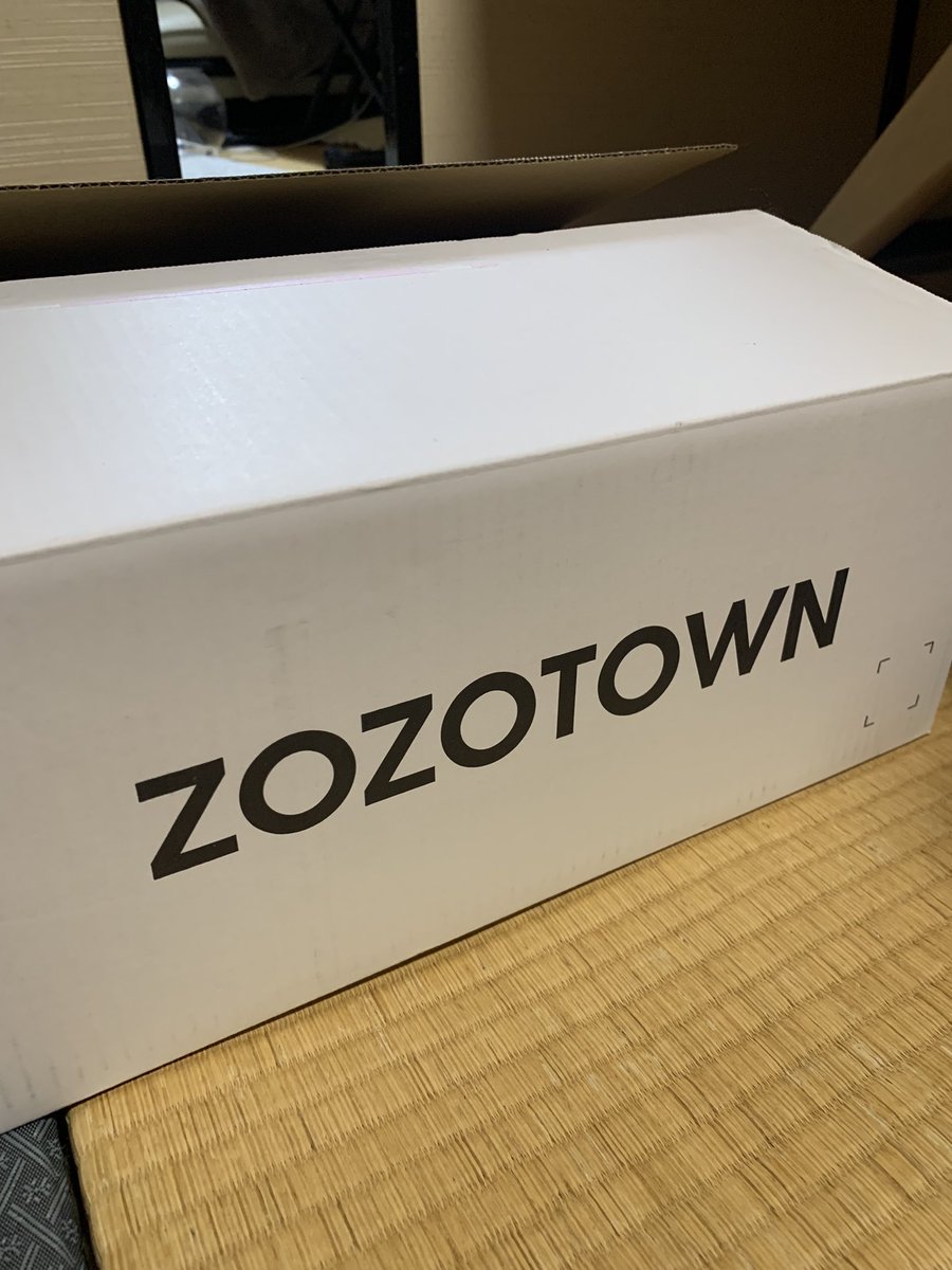 ars_skyFPV's tweet photo. 11/11に初めて白箱きたーーー！！
なんか幸先良さそうで嬉しい���🌟
#ZOZOWEEK箱CP https://t.co/qabNcTuFLq