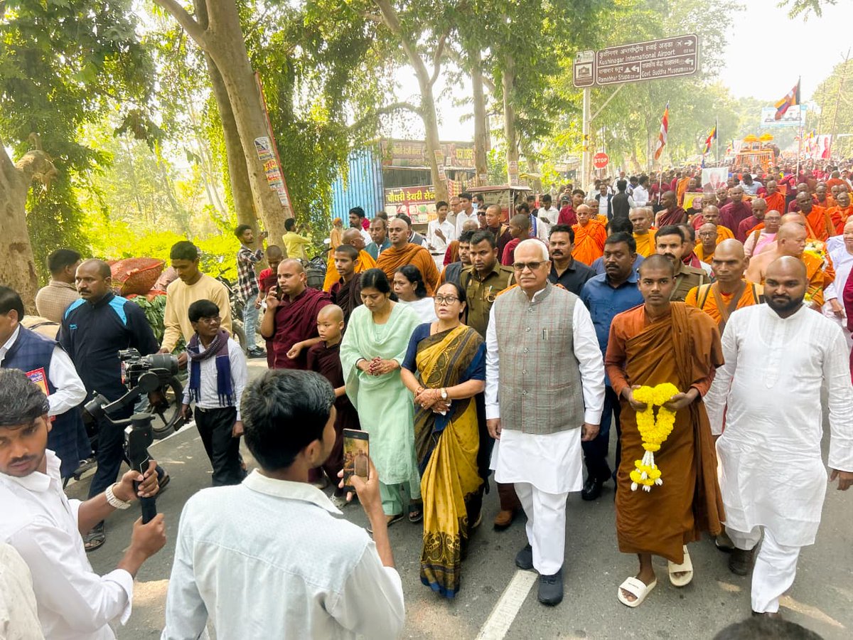 BabuSinghKush5's tweet photo. कुशीनगर में बौद्ध धर्मगुरु परम पूज्य भदंत ज्ञानेश्वर जी के दर्शन किए तथा उनकी अंतिम यात्रा में शामिल हुआ। साथ में जन अधिकार पार्टी की राष्ट्रीय अध्यक्ष श्रीमती शिवकन्या कुशवाहा जी भी उपस्थित रहीं। https://t.co/ltcMkw8IWP