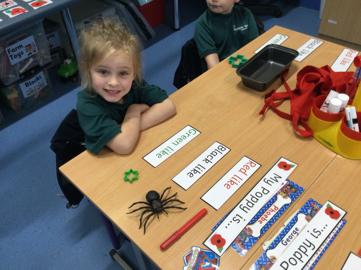 P1/2 have been thinking about Remembrance Day and have created poems about poppies. P1 used physical objects to describe the colours of poppies while P2 used pictures to write beautiful poems.