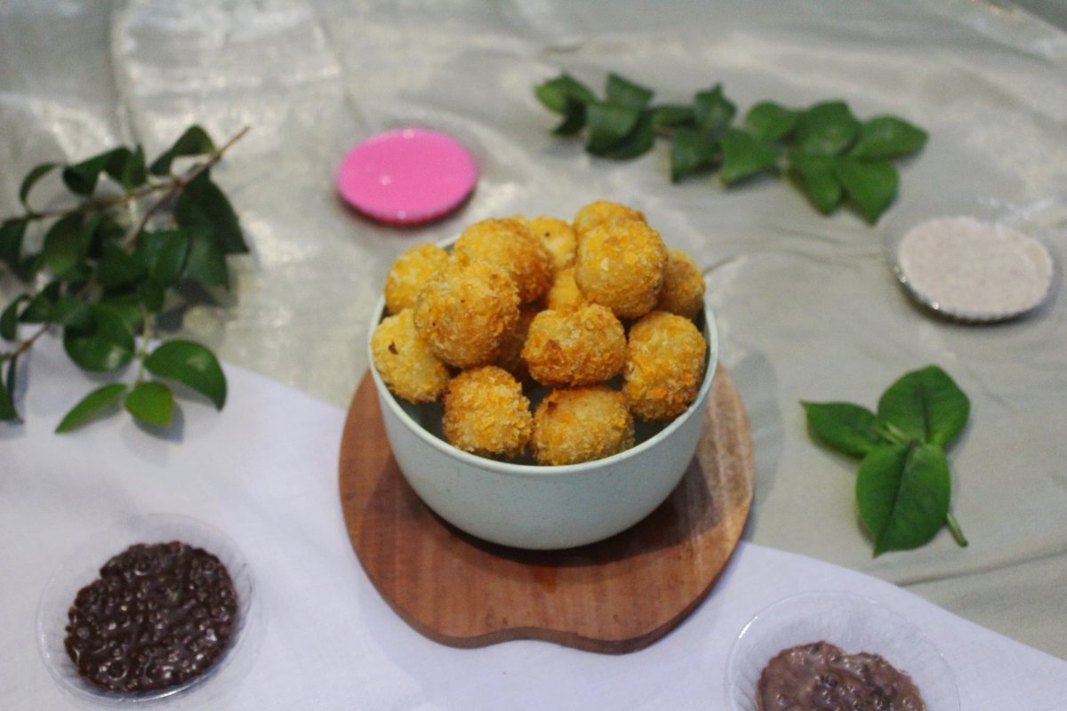 FastaGroup's tweet photo. Bite-size happiness is here! 💛
Fasta Group persembahkan: Banana Corndog Bites — kecil-kecil tapi nagih banget 😋
Open PO setiap minggu (biasanya hari kamis), tapi buat yang nggak sabaran, DM aja langsung ya 🍌✨ https://t.co/M4F6xllqLD