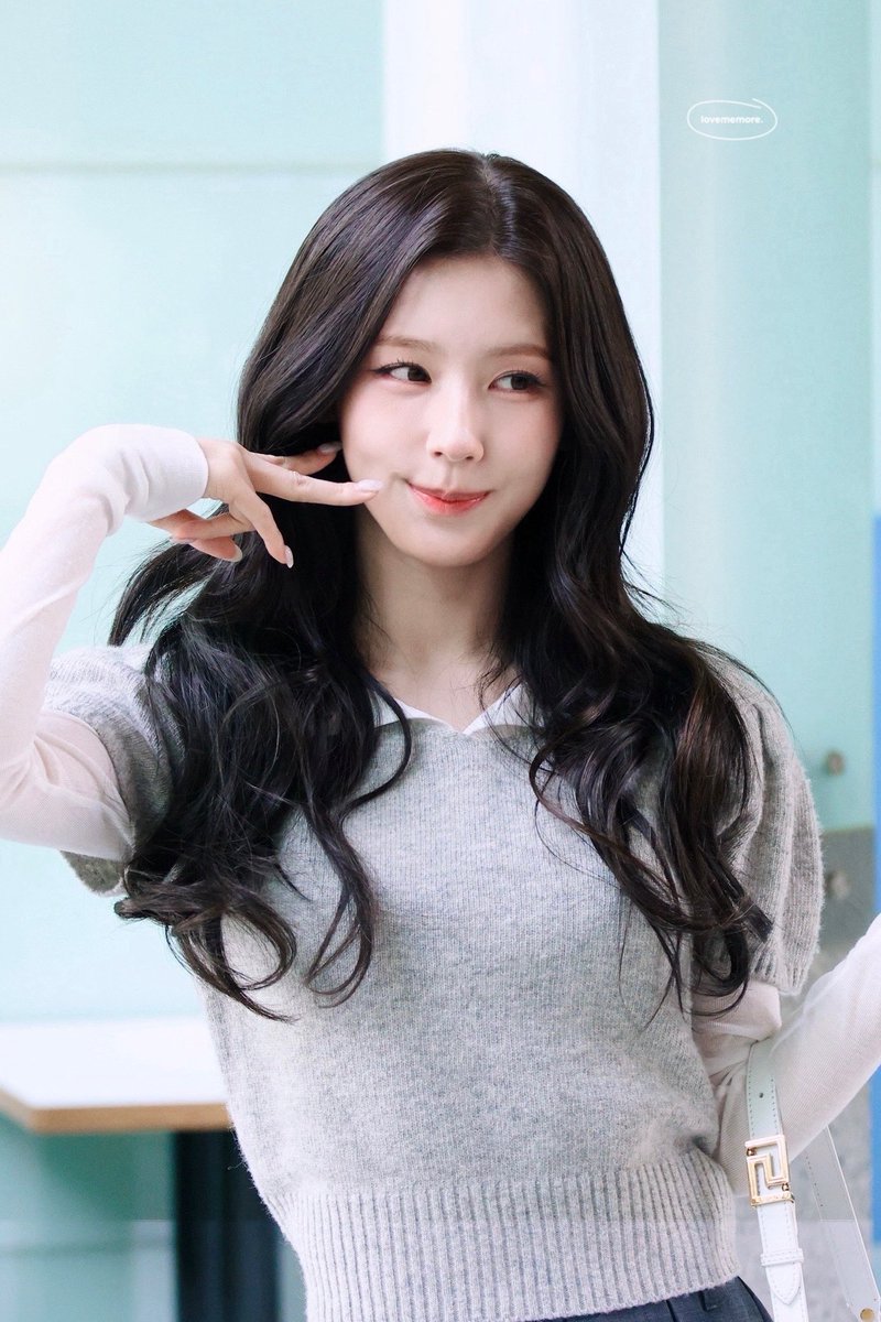 lovememore_my's tweet photo. 251111 
#아이들 #idle #미연 #MIYEON https://t.co/8mmGF7t5nL
