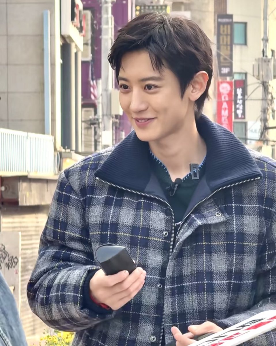 anyone who meets a guy looking like this in hongdae will become open-minded