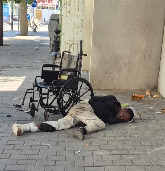 <a href="/Ron_Huldai/">רון חולדאי</a> במקום שבו ראש העיר מטפח מסתננים ונרקומנים, אין פלא שהוא מחזק פעיל שמאל קיצוני שמחנך את ילדי תל אביב.