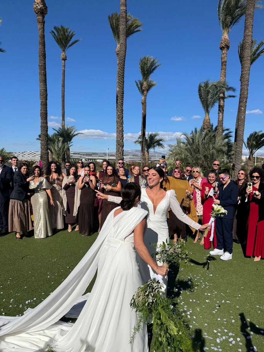 analopezz_'s tweet photo. el otro día me case con la mujer de mi vida y tuvimos la boda massss bonita del mundo ✨❤️ https://t.co/CT6hx5lBsj