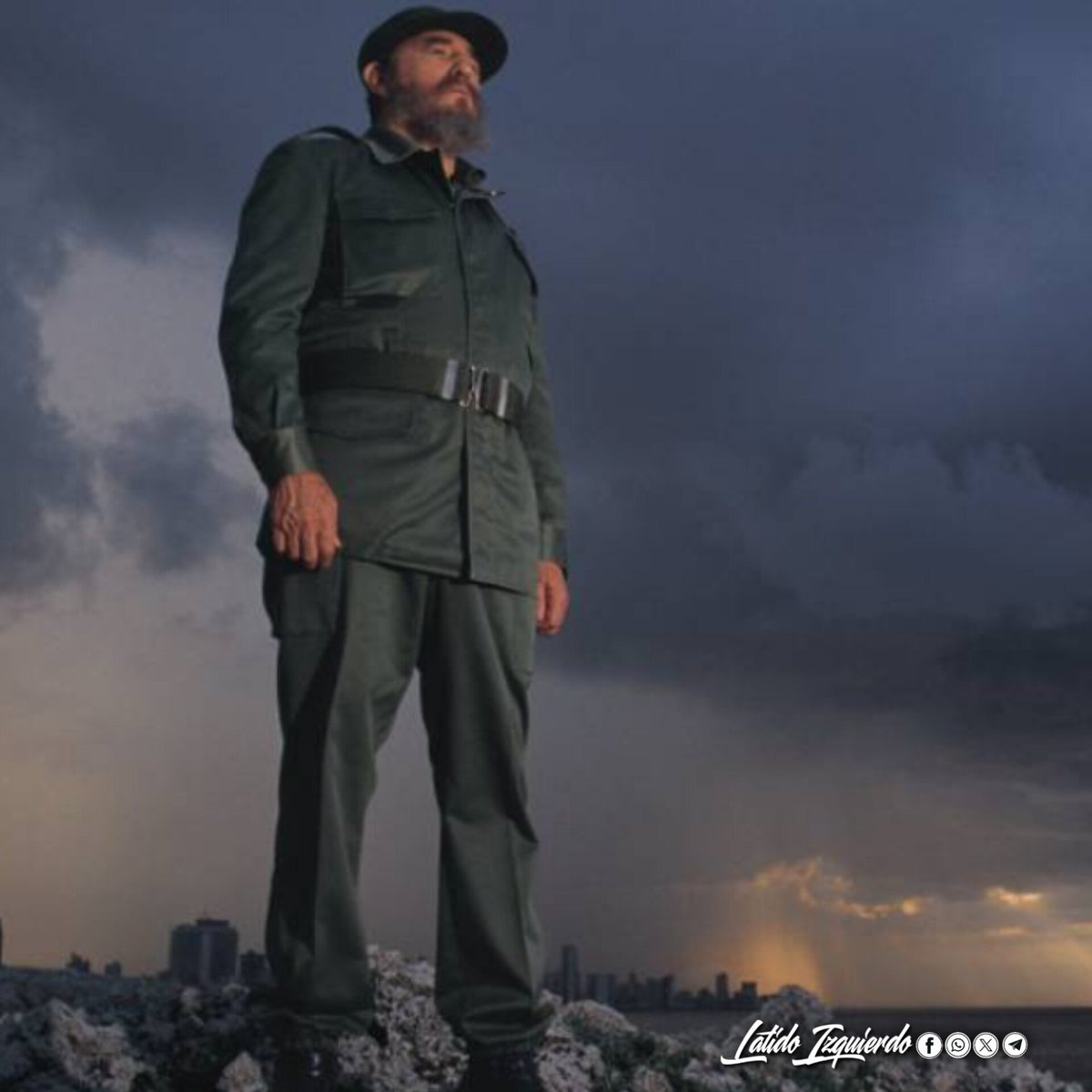 Latido_Izquierd's tweet photo. 🫡 "Latiendo con Fidel" 🇨🇺

Que lo sepan los vientos huracanados y las mareas más bravías: ¡aquí estamos!

Con la terquedad de los que se niegan a rendirse y la fuerza de los que llevan a Fidel tatuado en el corazón.
✊ ¡Hasta la victoria siempre!

#100AñosConFidel https://t.co/1uAP9ZP3sv