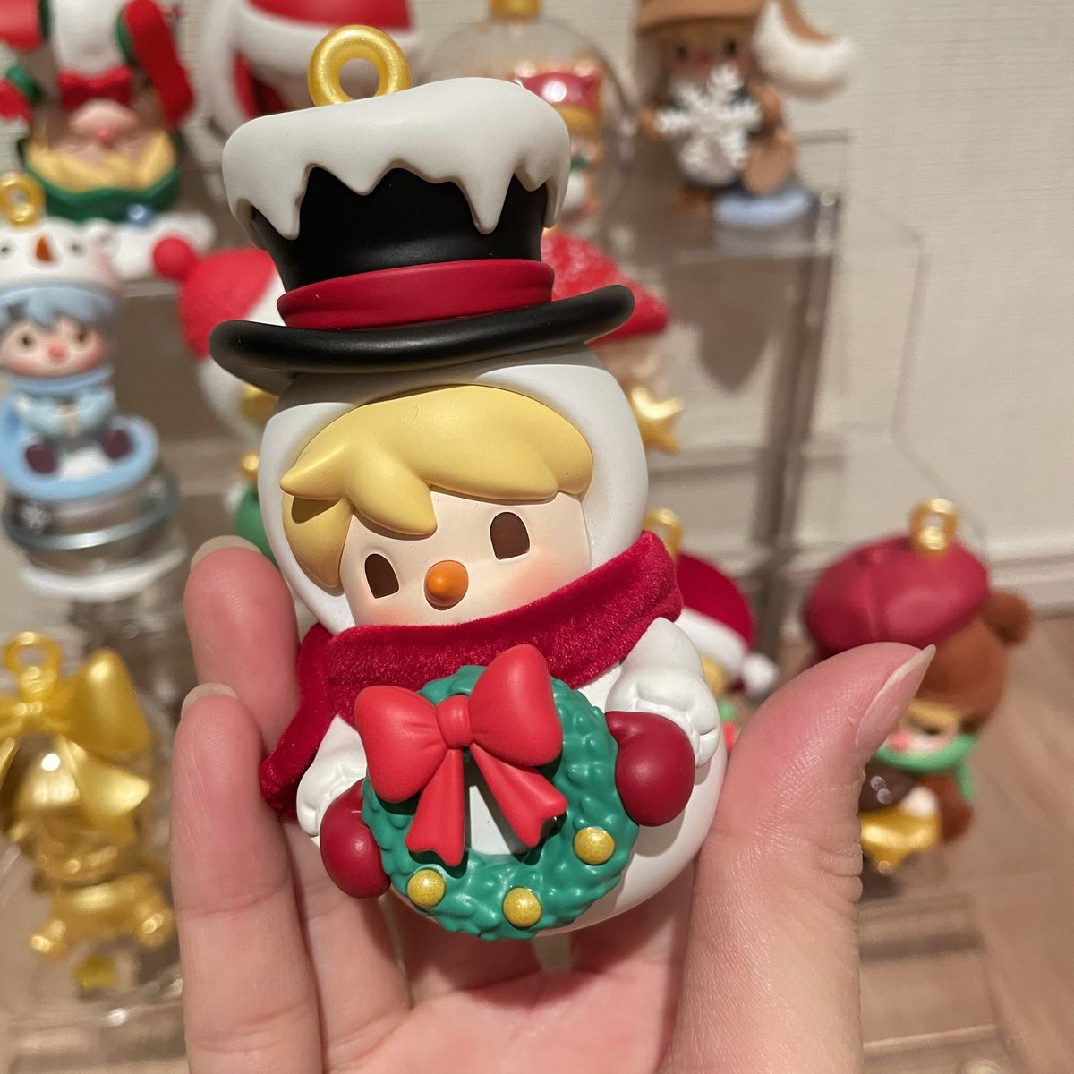 omusubi2go's tweet photo. Sweet Beanの新作が届きました〜🎄✨
ハズレないだろっていう可愛さレベル。箱を開けるたびに「可愛い〜🥺」と口から漏れ出てました。
質感がベロアっぽくなってるのとか最高。個人的イチオシは雪だるまちゃんです⛄️💕
#sweetbean #POPMART https://t.co/L4SWKr4QkZ