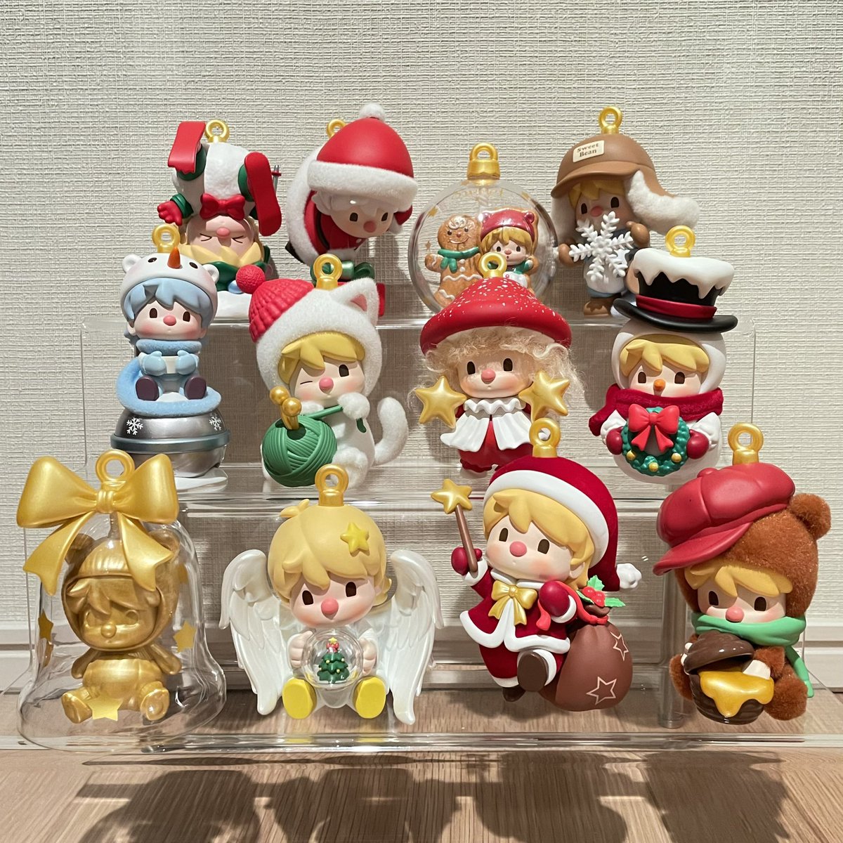 omusubi2go's tweet photo. Sweet Beanの新作が届きました〜🎄✨
ハズレないだろっていう可愛さレベル。箱を開けるたびに「可愛い〜🥺」と口から漏れ出てました。
質感がベロアっぽくなってるのとか最高。個人的イチオシは雪だるまちゃんです⛄️💕
#sweetbean #POPMART https://t.co/L4SWKr4QkZ