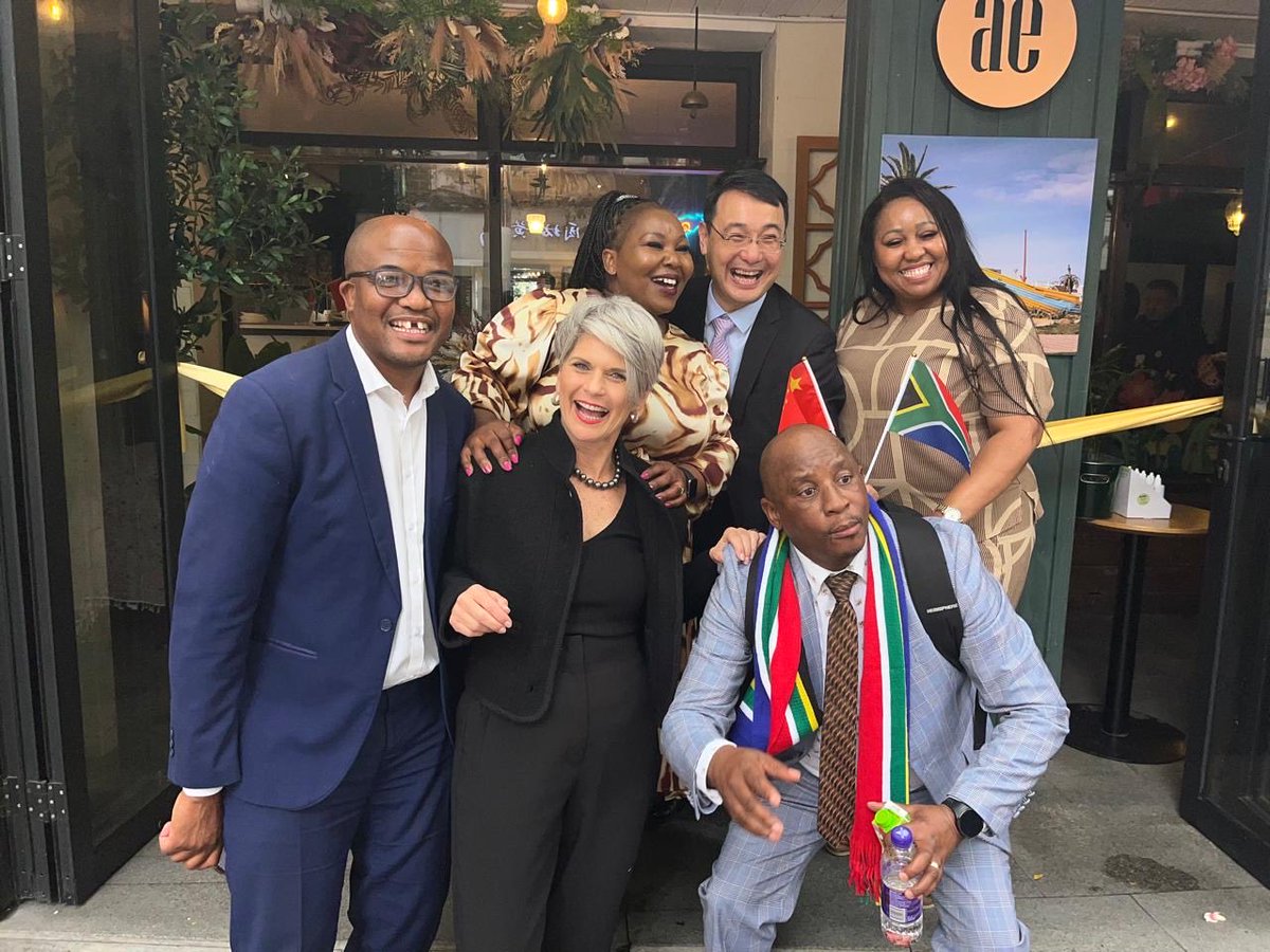 bojanala2020's tweet photo. @AmbWuPeng Yes 🙌 People Republic  of China  is committed to its BRICS market demonstrates its commitment to our growth  we in tourism we are excited for this great opportunity .Xièxiè👏🏿👏🏿👏🏿👏🏿 https://t.co/Z3cwAyAUIV